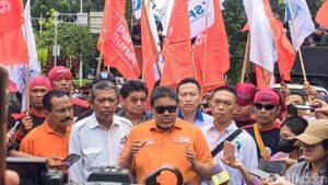 Buruh Jakarta Protes UMP 2026, Said Iqbal: Kalah Jauh dengan Buruh Panci Karawang
