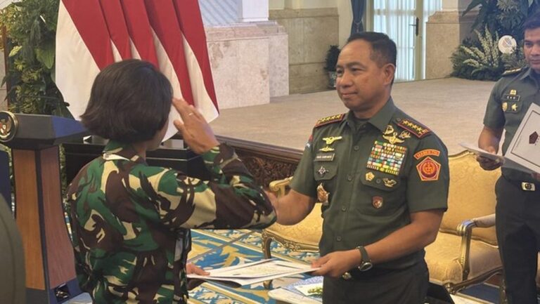 Panglima TNI Beri Kenaikan Pangkat Luar Biasa kepada Atlet Taekwondo Alfi Kusuma