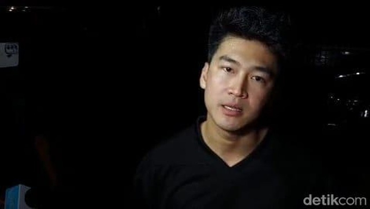 Polisi Panggil Anrez Adelio Terkait Laporan Dugaan Kekerasan Seksual dan Pemaksaan Aborsi Polisi Panggil Anrez Adelio Terkait Laporan Dugaan Kekerasan Seksual dan Pemaksaan Aborsi