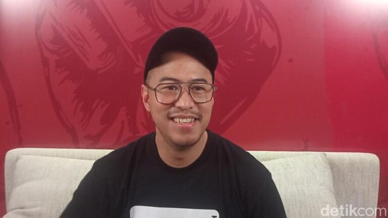 Pandji Pragiwaksono Tak Khawatir Dikritik Usai Materi “Mens Rea” Dilaporkan ke Polisi Pandji Pragiwaksono Tak Khawatir Dikritik Usai Materi “Mens Rea” Dilaporkan ke Polisi