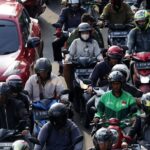 Truk Sampah Tabrak Pembatas Busway Cawang, Lalu Lintas Arah Semanggi Sempat Terhenti