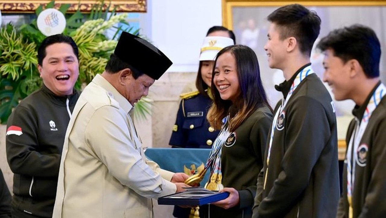 Prabowo Terperanjat Lihat 5 Medali Emas SEA Games 2025 Martina Ayu, Beri Bonus Rp 3,4 Miliar Prabowo Terperanjat Lihat 5 Medali Emas SEA Games 2025 Martina Ayu, Beri Bonus Rp 3,4 Miliar