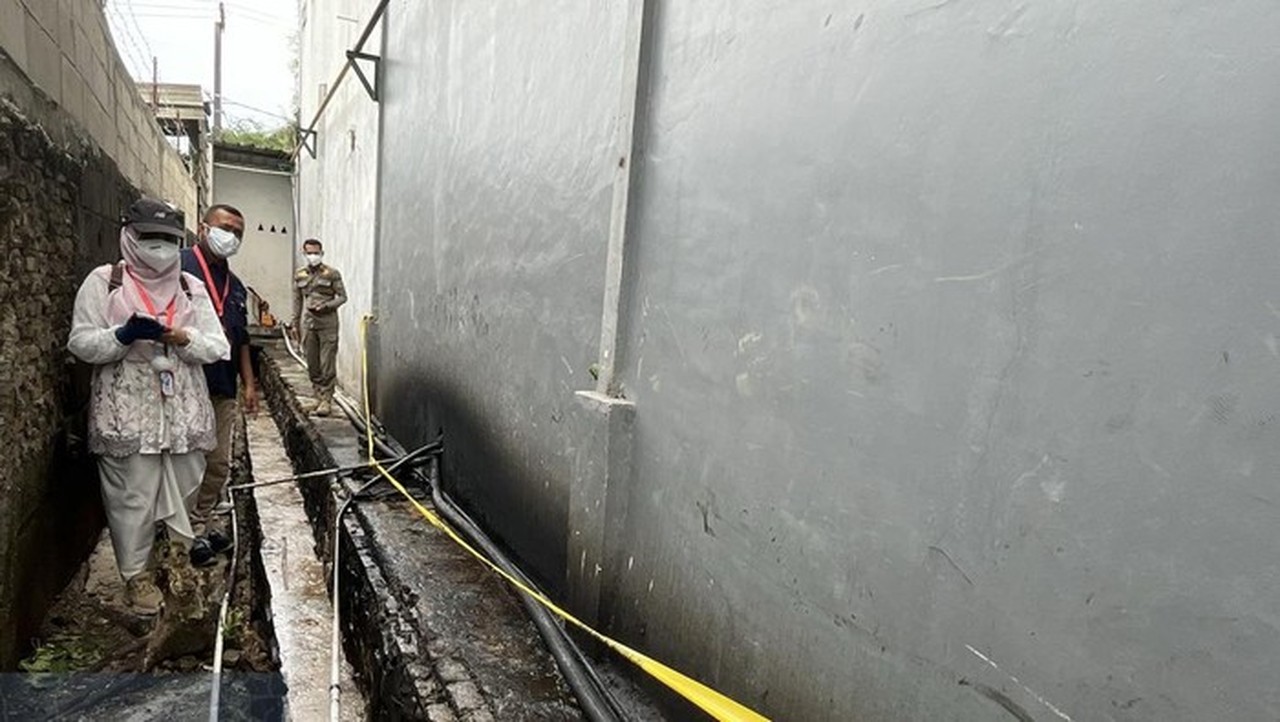 DLH Bogor Segel Pabrik Limbah Medis Diduga Cemari Air Warga Parungpanjang DLH Bogor Segel Pabrik Limbah Medis Diduga Cemari Air Warga Parungpanjang