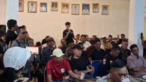 Warga Serang Tolak Sampah Tangsel, Air Lindi Cemari Jalan dan Timbulkan Bau Menyengat