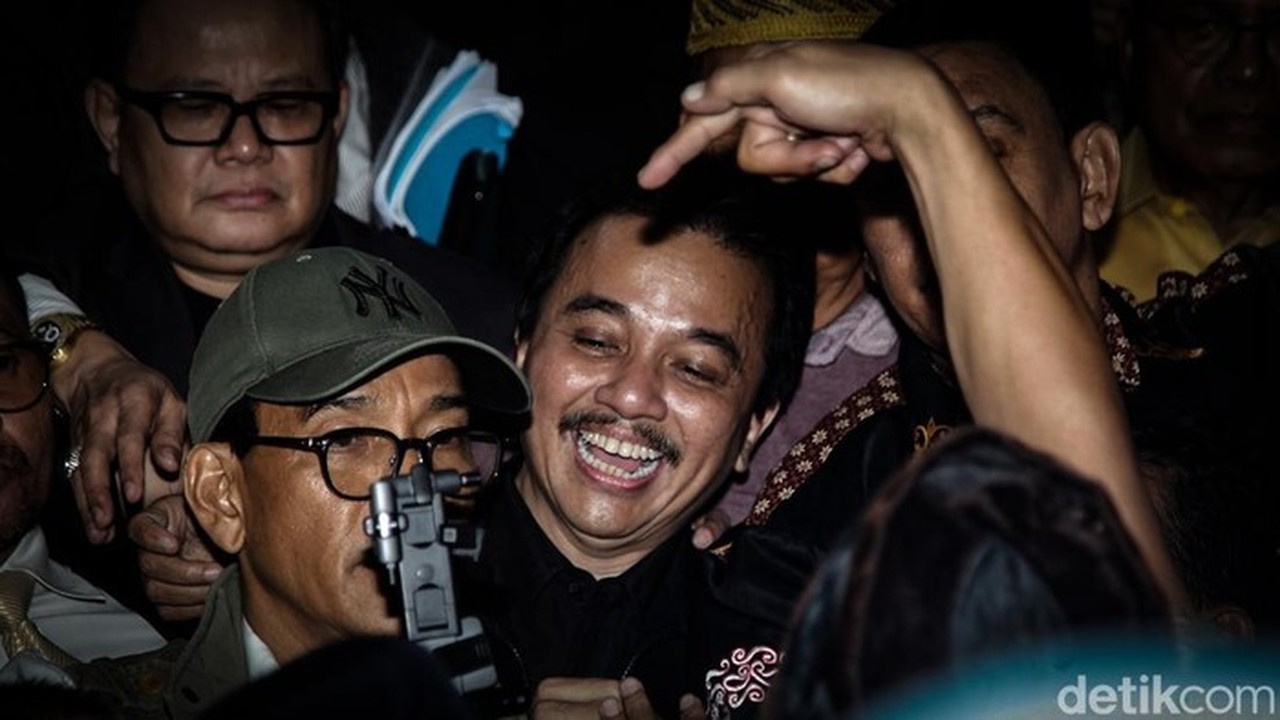 Roy Suryo Polisikan 7 Orang Terkait Tuduhan Ijazah S3 Palsu dan Korupsi Hambalang