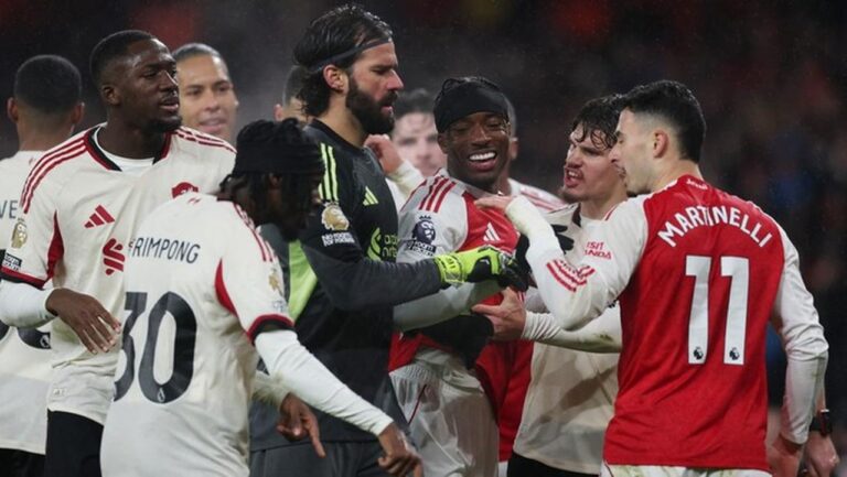 Aksi Gabriel Martinelli Dorong Conor Bradley yang Cedera Tuai Kecaman Keras