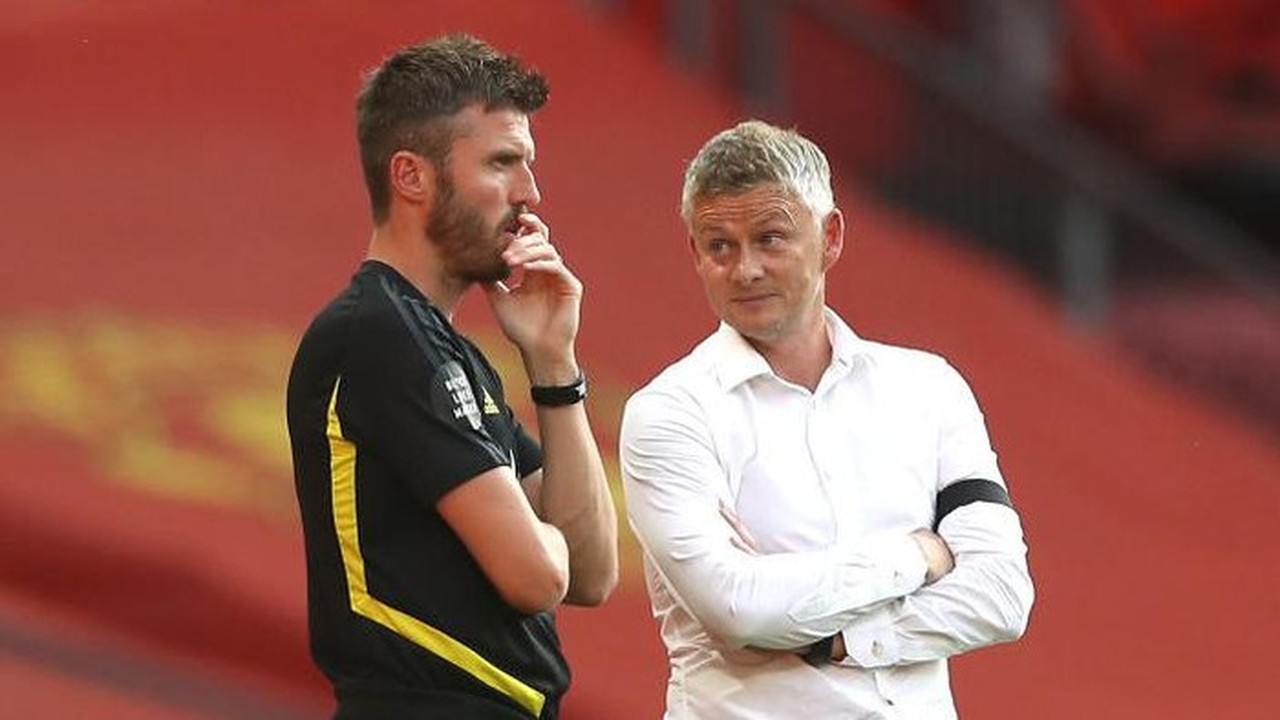 Peter Schmeichel Usulkan Trio Legenda MU Latih Setan Merah Bersama