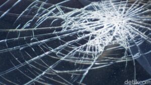 Xpander Oleng di Kalideres, Pejalan Kaki Tewas Usai Ditabrak Mobil yang Sedang Parkir