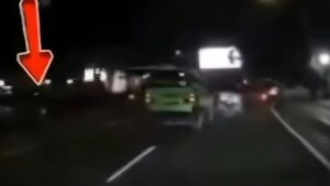 Angkot Ugal-ugalan Tabrak Ojol di Bogor, Polisi Buru Sopir Diduga Mabuk