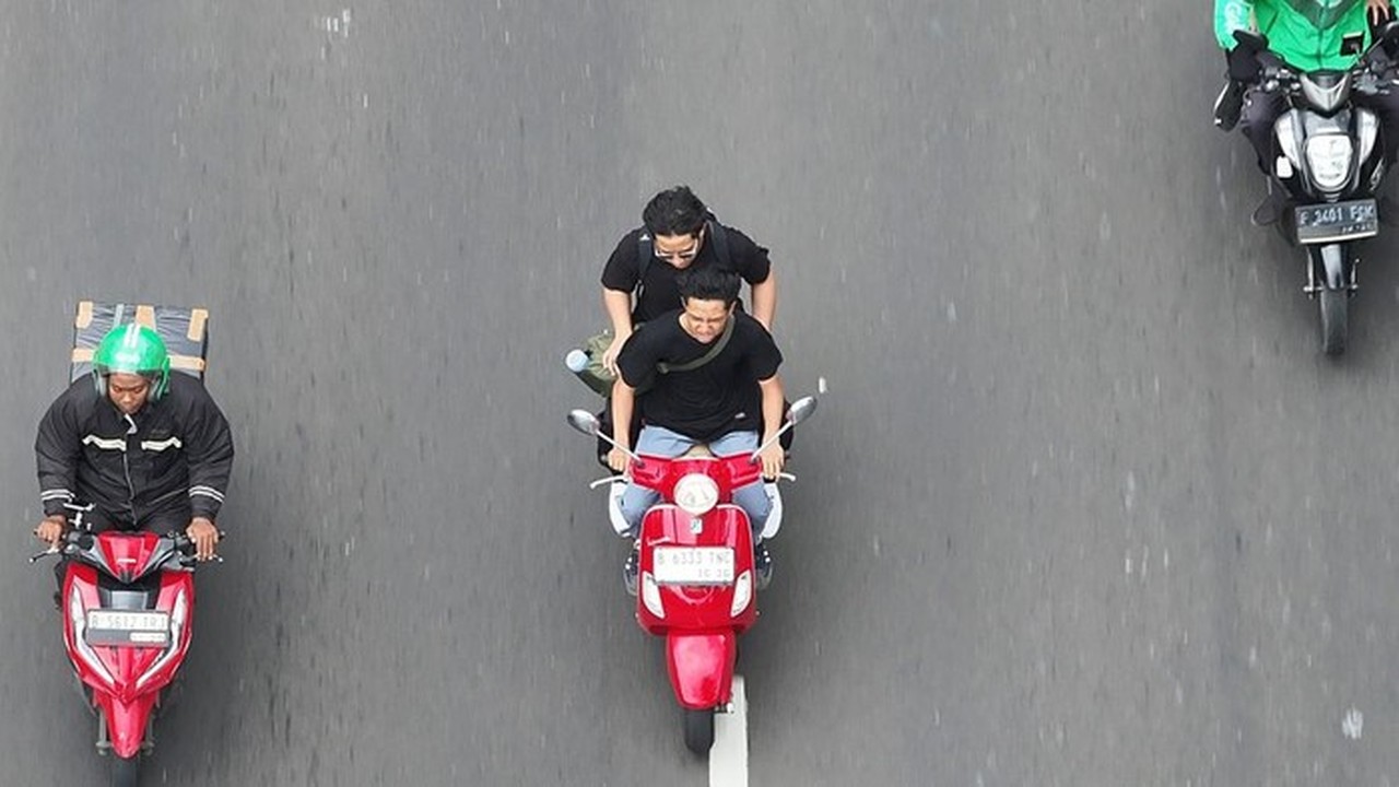 Kakorlantas Polri Gunakan Drone E-TLE di Cibubur untuk Pantau dan Tingkatkan Kepatuhan Berlalu Lintas Kakorlantas Polri Gunakan Drone E-TLE di Cibubur untuk Pantau dan Tingkatkan Kepatuhan Berlalu Lintas