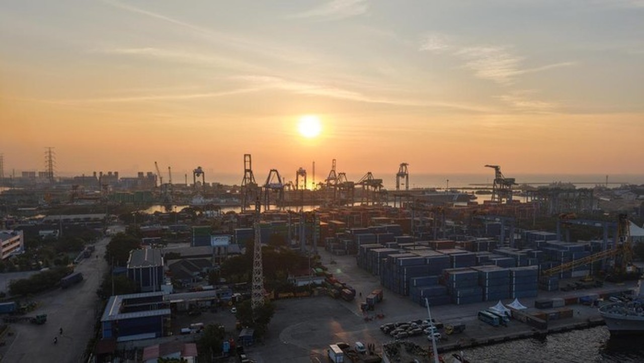 Pelindo Pastikan Operasional Pelabuhan Tanjung Priok Normal Meski Ada Penumpukan Truk Pelindo Pastikan Operasional Pelabuhan Tanjung Priok Normal Meski Ada Penumpukan Truk