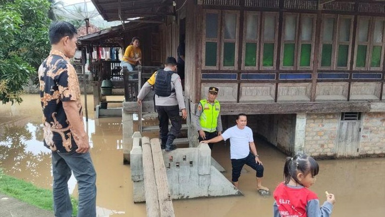 Banjir 1 Meter Rendam 164 Rumah di OKU Sumsel, 450 KK Terdampak