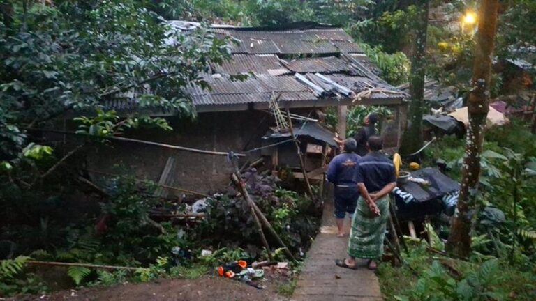 Kisah Dramatis Evakuasi Dua Cucu Selamat dari Longsor Bogor, Kakek Ceritakan Detik-detik Mengerikan