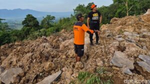 Longsor Gunung Kaupas Serang, Ratusan Warga Cibodas Dievakuasi ke Sekolah Dasar