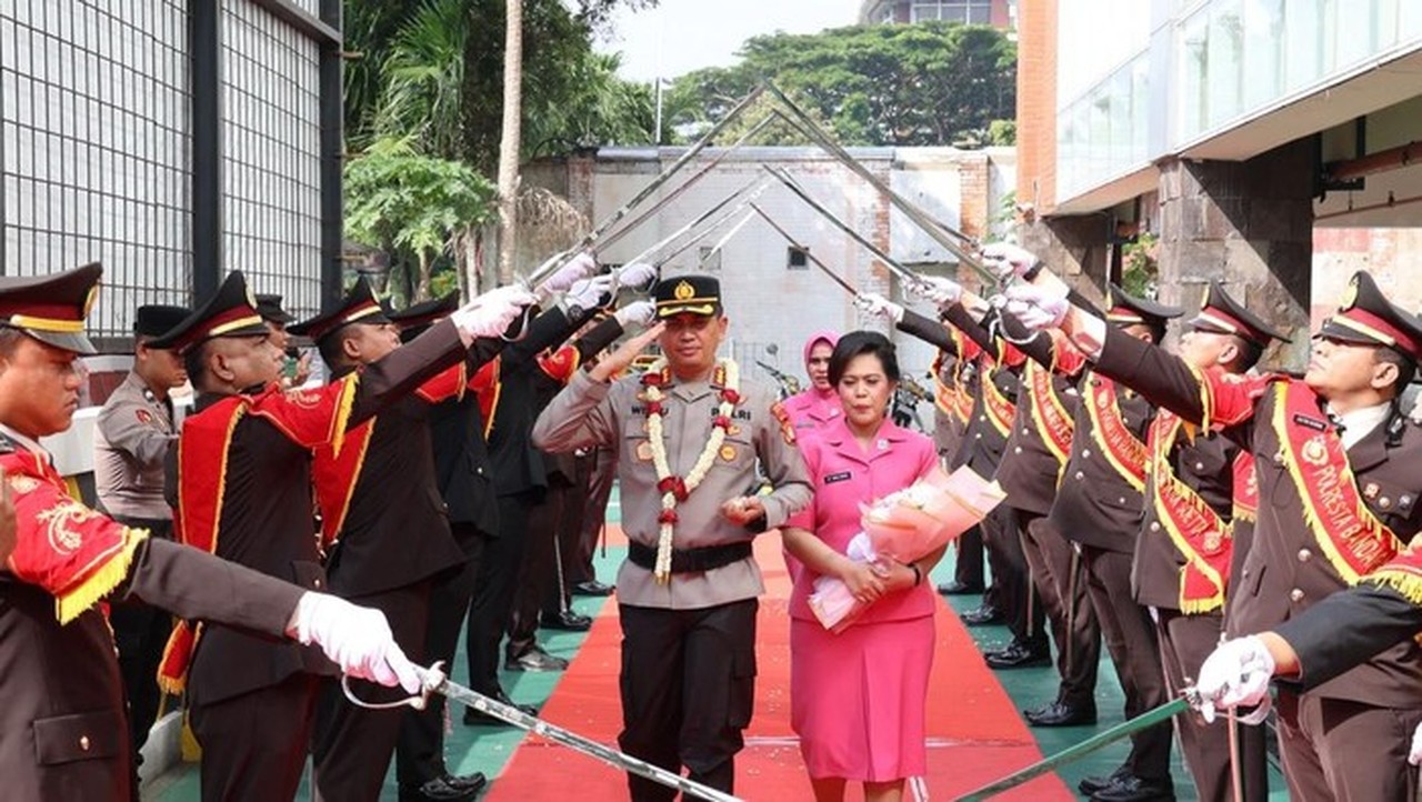 Kombes Wisnu Wardana Resmi Jabat Kapolresta Bandara Soetta, Disambut Tradisi Pedang Pora
