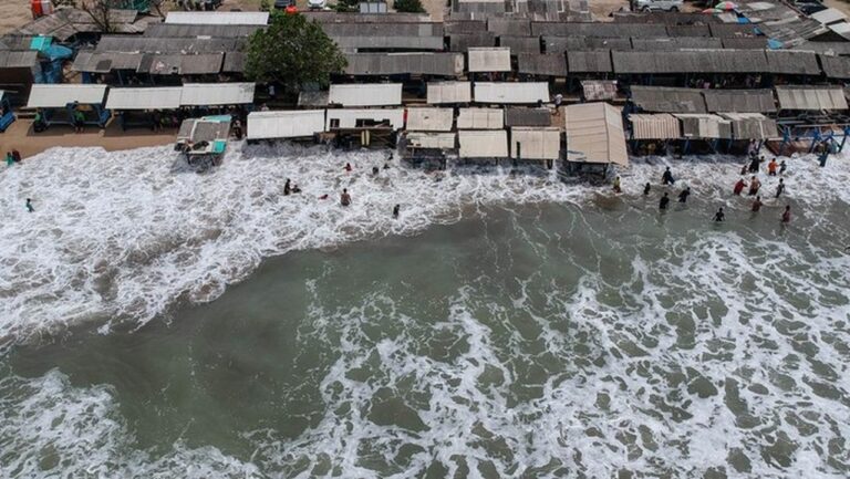 BMKG Keluarkan Peringatan Gelombang Tinggi 10-13 Januari 2026, Ini Wilayah Terdampak BMKG Keluarkan Peringatan Gelombang Tinggi 10-13 Januari 2026, Ini Wilayah Terdampak