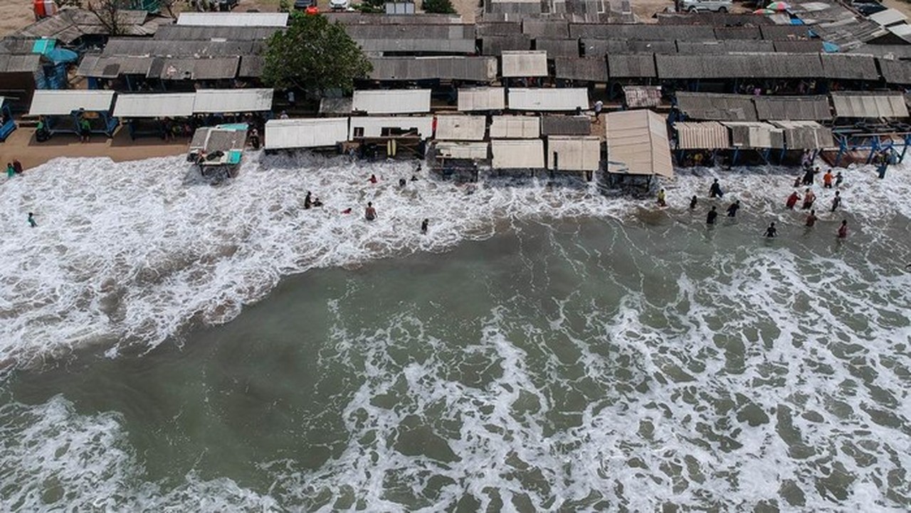 BMKG Keluarkan Peringatan Gelombang Tinggi 10-13 Januari 2026, Ini Wilayah Terdampak